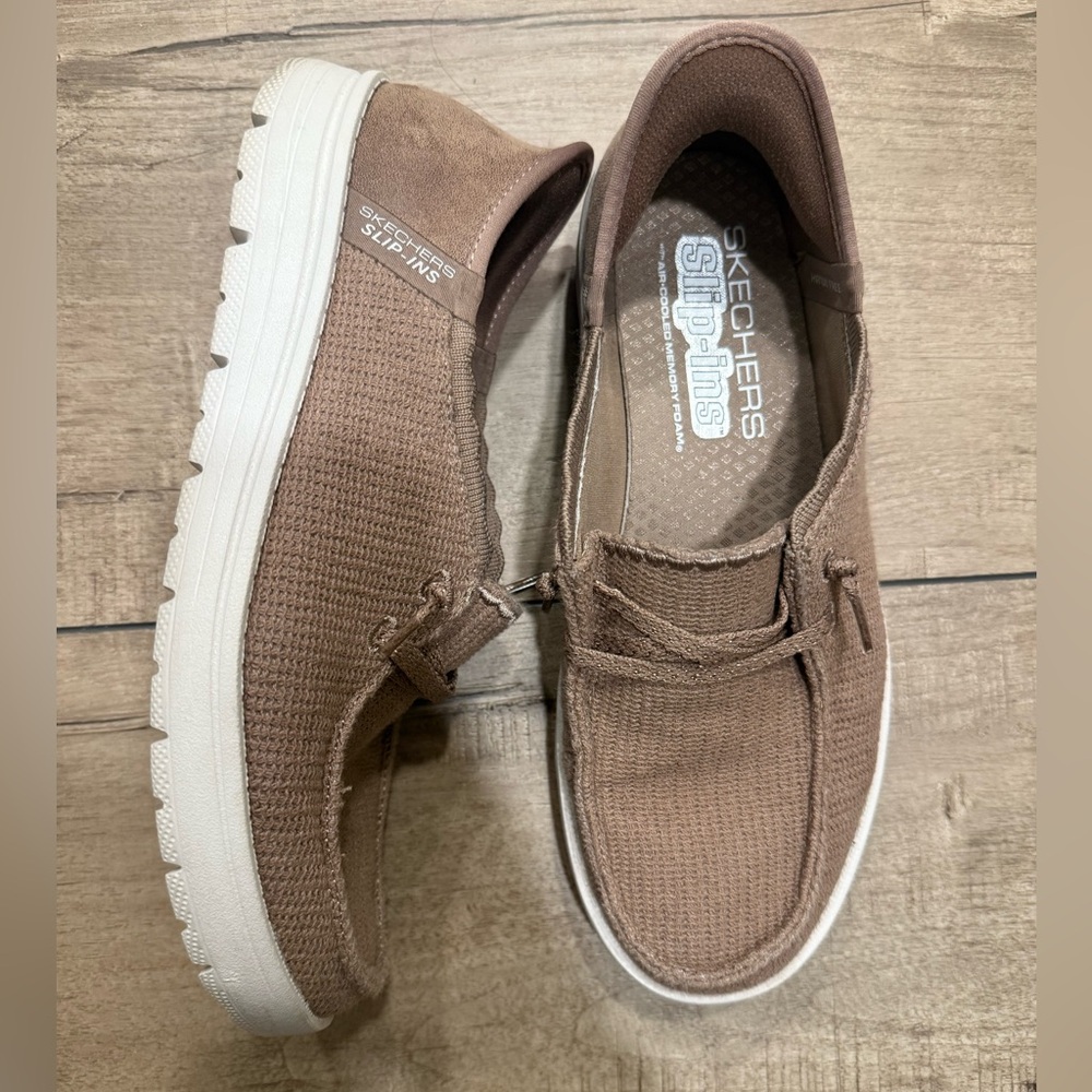 Skechers Womens Dark Tan Slip-ins